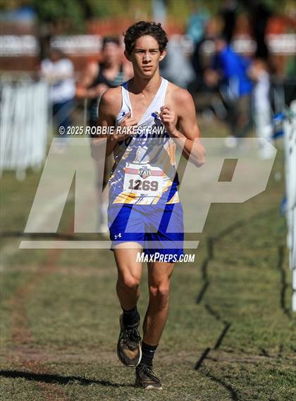 Thumbnail 3 in UIL 1A Boys Cross Country State Final photogallery.