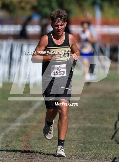Thumbnail 1 in UIL 1A Boys Cross Country State Final photogallery.