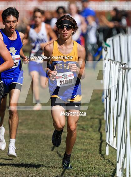 Thumbnail 2 in UIL 1A Boys Cross Country State Final photogallery.