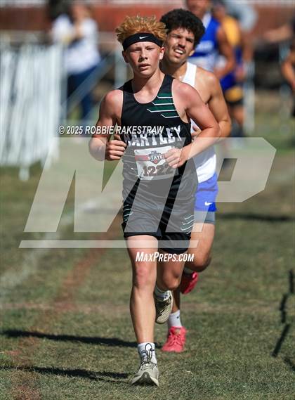 Thumbnail 2 in UIL 1A Boys Cross Country State Final photogallery.