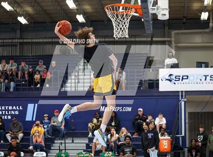 Thumbnail 3 in Metro Sports KC All-Star Game Dunk Contest photogallery.