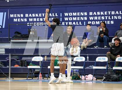 Thumbnail 2 in Metro Sports KC All-Star Game Dunk Contest photogallery.