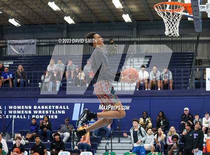 Thumbnail 3 in Metro Sports KC All-Star Game Dunk Contest photogallery.