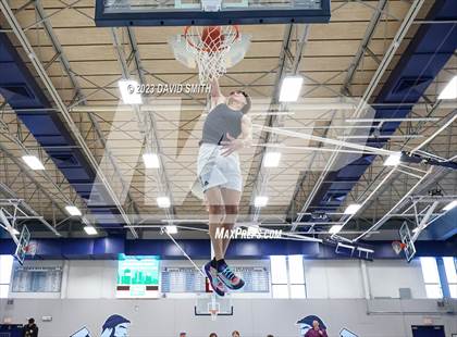 Thumbnail 2 in Metro Sports KC All-Star Game Dunk Contest photogallery.