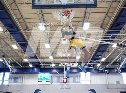 Thumbnail 1 in Metro Sports KC All-Star Game Dunk Contest photogallery.