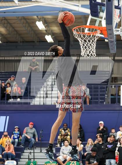 Thumbnail 3 in Metro Sports KC All-Star Game Dunk Contest photogallery.