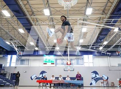 Thumbnail 1 in Metro Sports KC All-Star Game Dunk Contest photogallery.