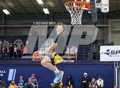 Thumbnail 3 in Metro Sports KC All-Star Game Dunk Contest photogallery.