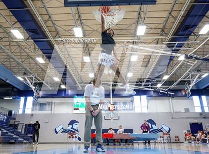 Thumbnail 2 in Metro Sports KC All-Star Game Dunk Contest photogallery.