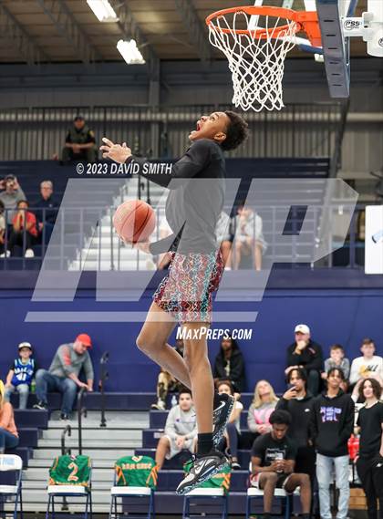 Thumbnail 1 in Metro Sports KC All-Star Game Dunk Contest photogallery.