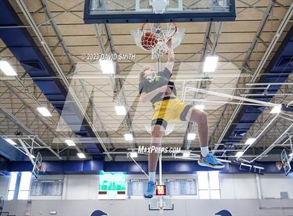 Thumbnail 2 in Metro Sports KC All-Star Game Dunk Contest photogallery.