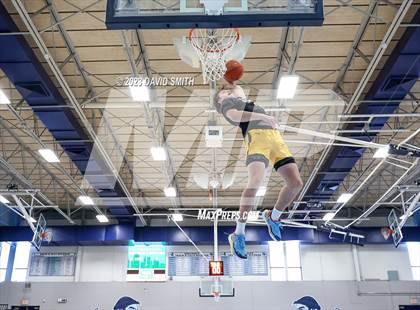 Thumbnail 2 in Metro Sports KC All-Star Game Dunk Contest photogallery.