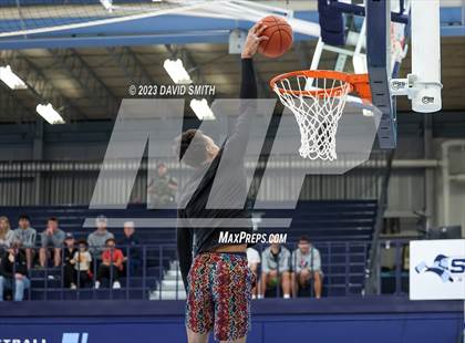 Thumbnail 2 in Metro Sports KC All-Star Game Dunk Contest photogallery.