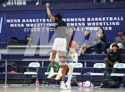 Thumbnail 1 in Metro Sports KC All-Star Game Dunk Contest photogallery.