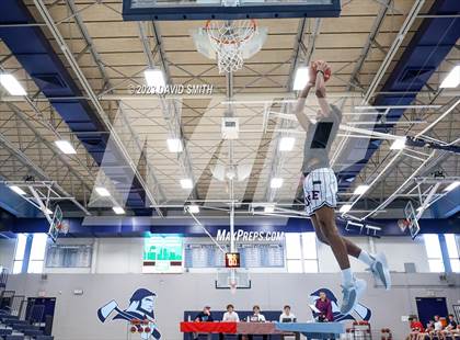 Thumbnail 3 in Metro Sports KC All-Star Game Dunk Contest photogallery.