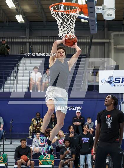 Thumbnail 3 in Metro Sports KC All-Star Game Dunk Contest photogallery.