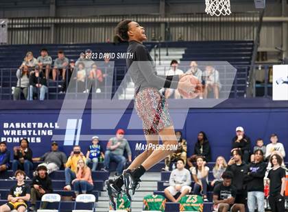 Thumbnail 2 in Metro Sports KC All-Star Game Dunk Contest photogallery.