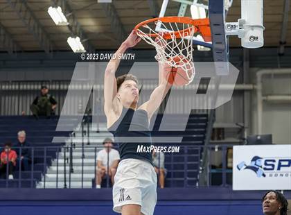 Thumbnail 2 in Metro Sports KC All-Star Game Dunk Contest photogallery.