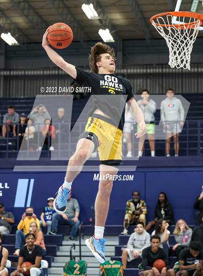 Thumbnail 2 in Metro Sports KC All-Star Game Dunk Contest photogallery.
