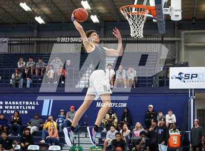 Thumbnail 1 in Metro Sports KC All-Star Game Dunk Contest photogallery.