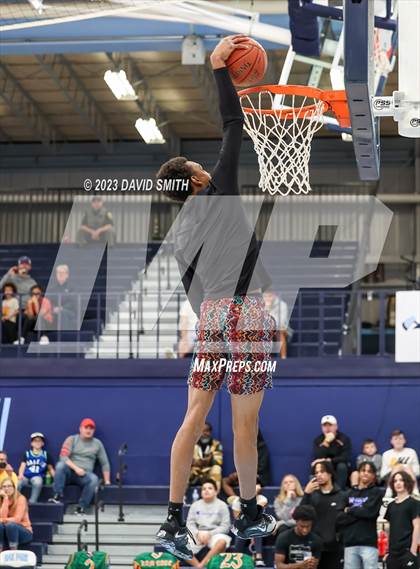 Thumbnail 2 in Metro Sports KC All-Star Game Dunk Contest photogallery.