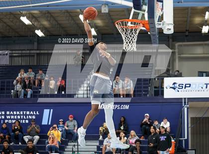 Thumbnail 2 in Metro Sports KC All-Star Game Dunk Contest photogallery.