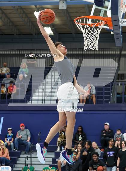 Thumbnail 3 in Metro Sports KC All-Star Game Dunk Contest photogallery.