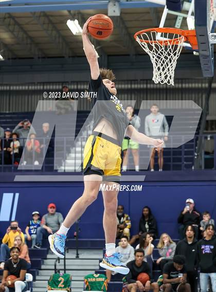 Thumbnail 3 in Metro Sports KC All-Star Game Dunk Contest photogallery.