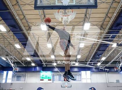 Thumbnail 2 in Metro Sports KC All-Star Game Dunk Contest photogallery.