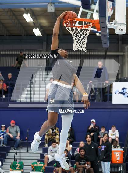 Thumbnail 2 in Metro Sports KC All-Star Game Dunk Contest photogallery.