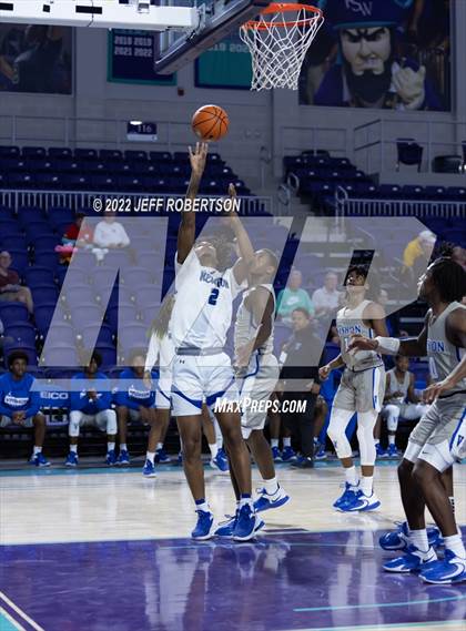 Thumbnail 3 in Vashon vs Newton (City of Palms Classic) photogallery.