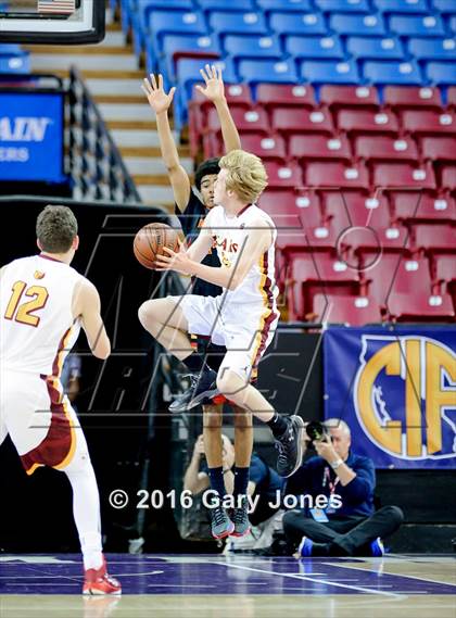 Thumbnail 1 in Berkeley vs. Menlo-Atherton (CIF NorCal Regional D1 Final) photogallery.