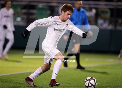 Thumbnail 2 in De La Salle vs. Berkeley (CIF NCS D1 Final) photogallery.