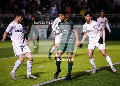 Thumbnail 2 in De La Salle vs. Berkeley (CIF NCS D1 Final) photogallery.