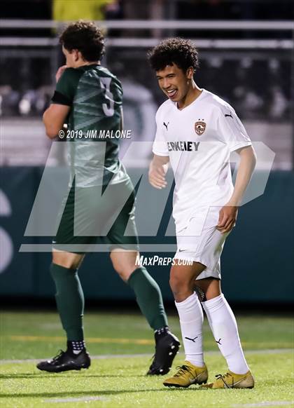 Thumbnail 1 in De La Salle vs. Berkeley (CIF NCS D1 Final) photogallery.