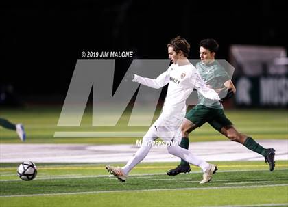 Thumbnail 1 in De La Salle vs. Berkeley (CIF NCS D1 Final) photogallery.