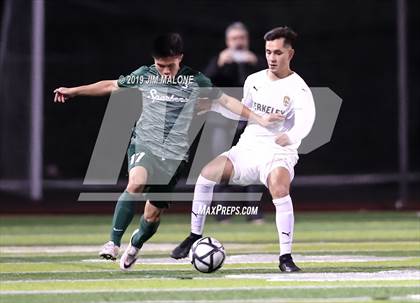 Thumbnail 3 in De La Salle vs. Berkeley (CIF NCS D1 Final) photogallery.