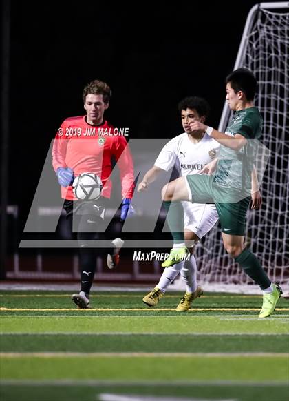 Thumbnail 2 in De La Salle vs. Berkeley (CIF NCS D1 Final) photogallery.