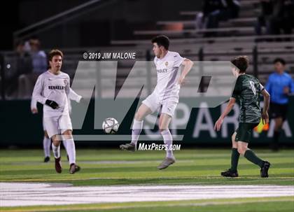 Thumbnail 2 in De La Salle vs. Berkeley (CIF NCS D1 Final) photogallery.