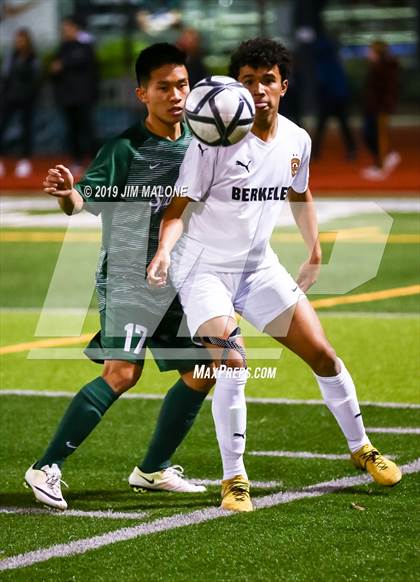 Thumbnail 3 in De La Salle vs. Berkeley (CIF NCS D1 Final) photogallery.