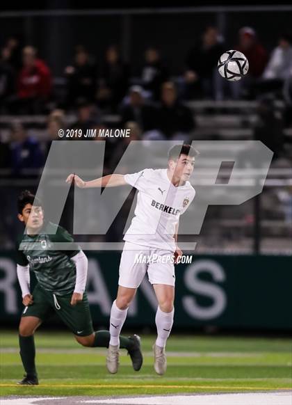 Thumbnail 1 in De La Salle vs. Berkeley (CIF NCS D1 Final) photogallery.