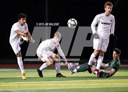 Thumbnail 2 in De La Salle vs. Berkeley (CIF NCS D1 Final) photogallery.