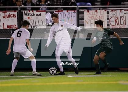 Thumbnail 2 in De La Salle vs. Berkeley (CIF NCS D1 Final) photogallery.