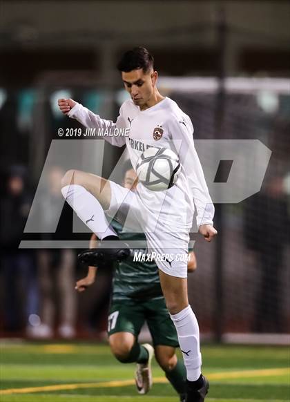 Thumbnail 3 in De La Salle vs. Berkeley (CIF NCS D1 Final) photogallery.