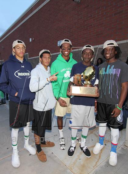 Thumbnail 2 in Yuma Catholic vs. Round Valley (AIA D5 Final) photogallery.