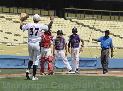 Thumbnail 2 in Chavez vs. Van Nuys (CIF LACS D2 Final) photogallery.
