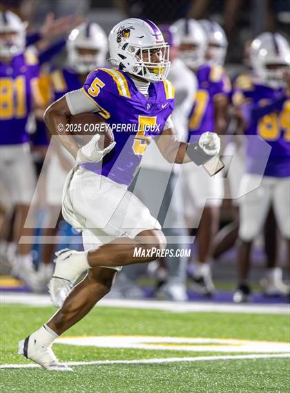 Thumbnail 1 in Zachary @ Denham Springs (LHSAA 5A Division 1 Regional) photogallery.