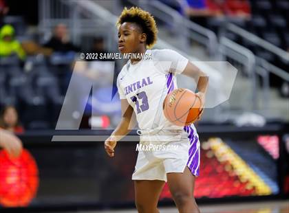 Thumbnail 1 in Omaha Westside vs. Omaha Central photogallery.