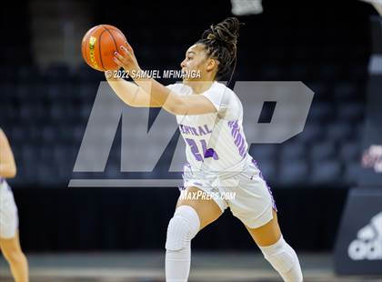Thumbnail 3 in Omaha Westside vs. Omaha Central photogallery.