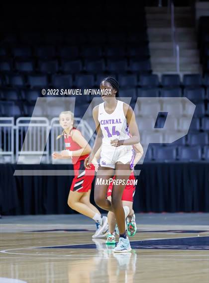 Thumbnail 2 in Omaha Westside vs. Omaha Central photogallery.
